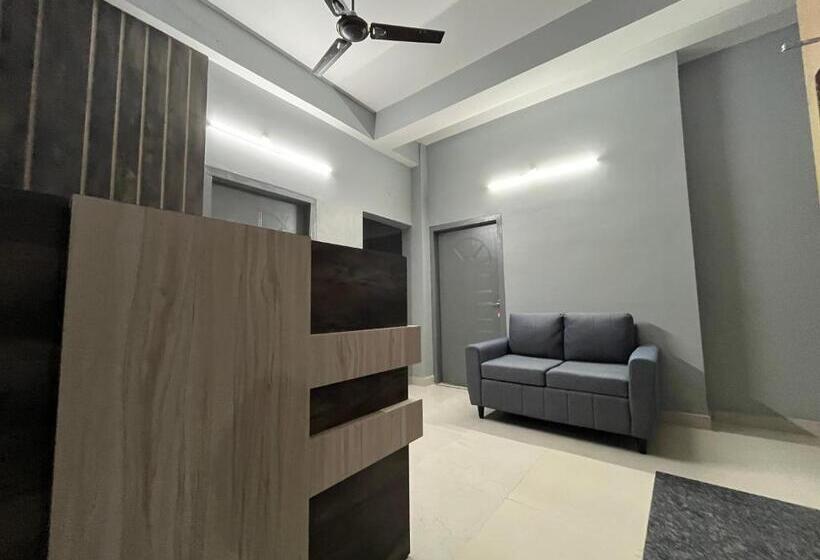 פנסיון Urban Suites Silpukhuri