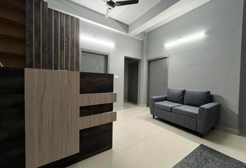 פנסיון Urban Suites Silpukhuri