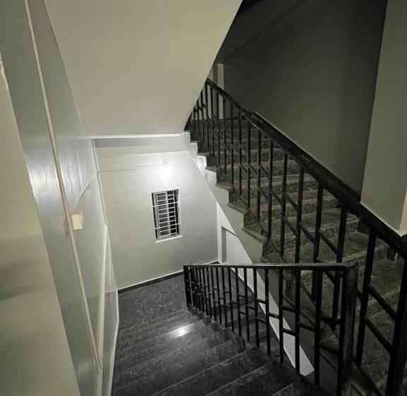 פנסיון Urban Suites Silpukhuri