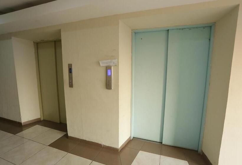 בית מלון כפרי Capital O 93371 Pelangi Residence 5