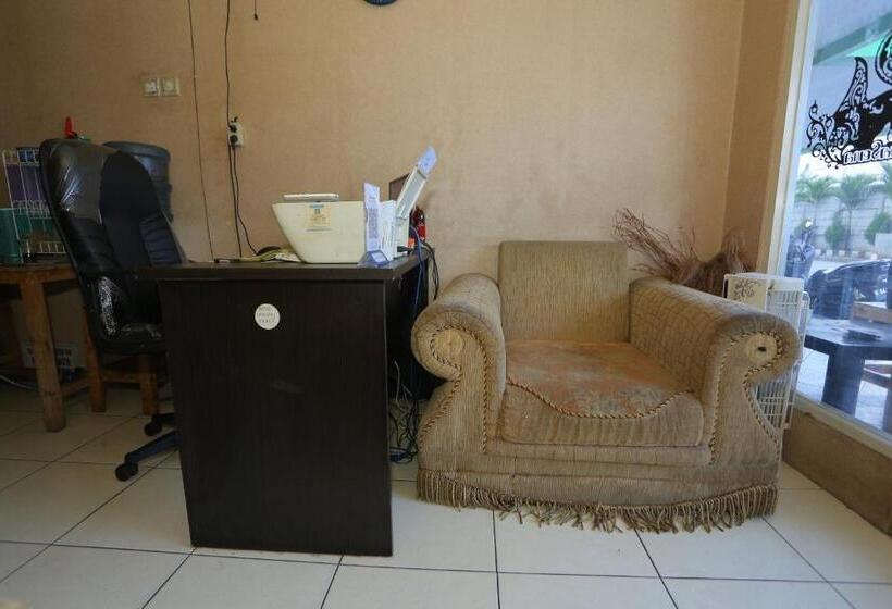 בית מלון כפרי Capital O 93371 Pelangi Residence 5