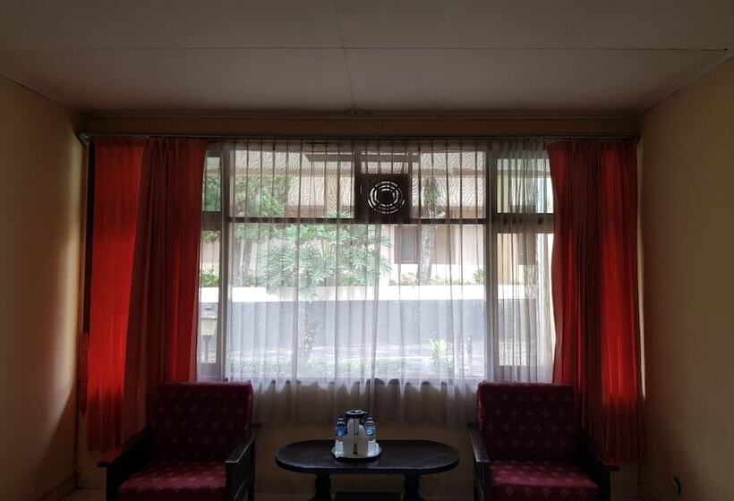 בית מלון כפרי Capital O 93393 Hermina