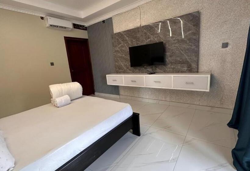 هتل Deluxe 10  Jinja Pool Apartments