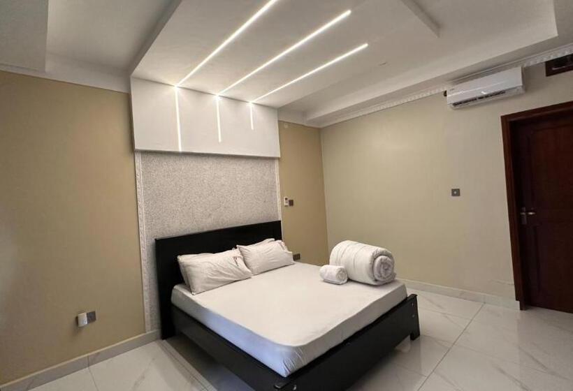 هتل Deluxe 10  Jinja Pool Apartments