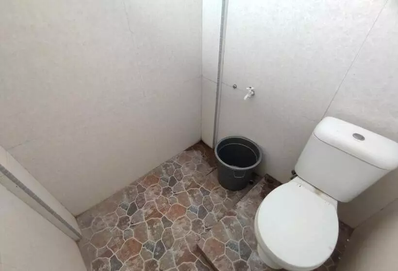 Hotelli Spot On 93367 Wisma Sidosari Syariah