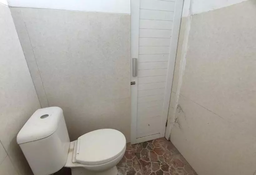 Hotelli Spot On 93367 Wisma Sidosari Syariah