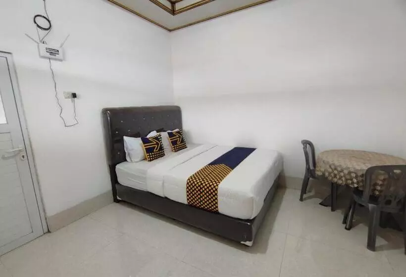 Hotelli Spot On 93367 Wisma Sidosari Syariah