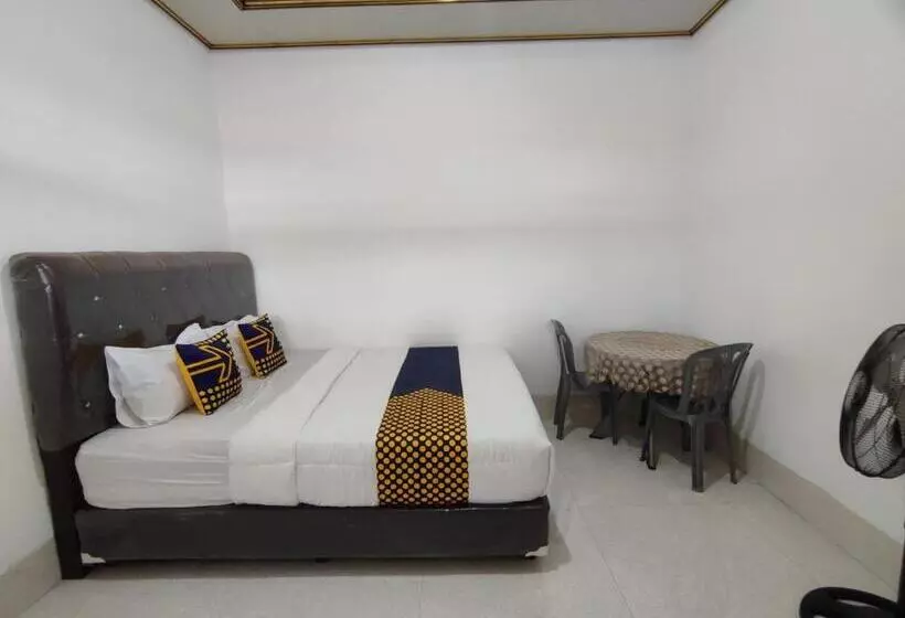 Hotelli Spot On 93367 Wisma Sidosari Syariah