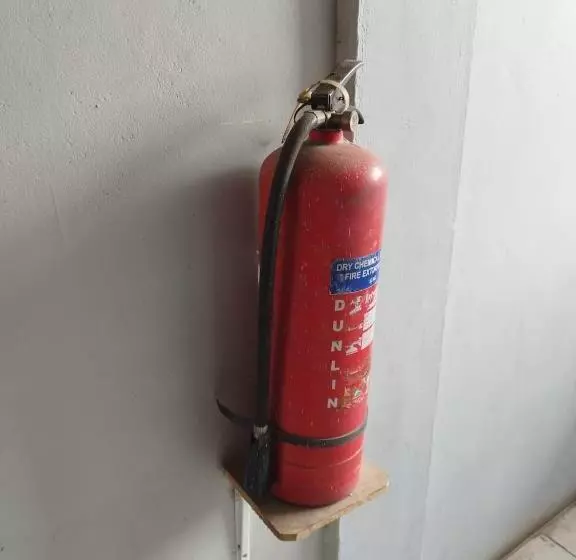 Hotelli Spot On 93367 Wisma Sidosari Syariah