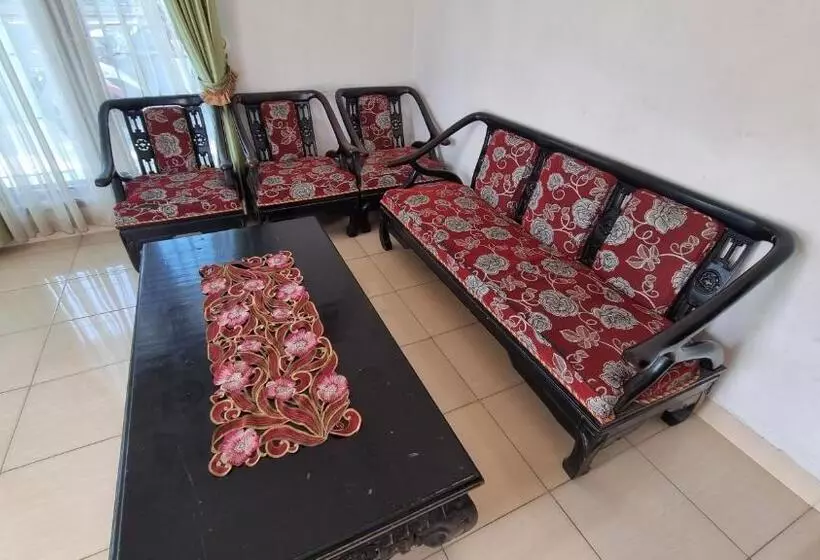 Hotelli Spot On 93367 Wisma Sidosari Syariah