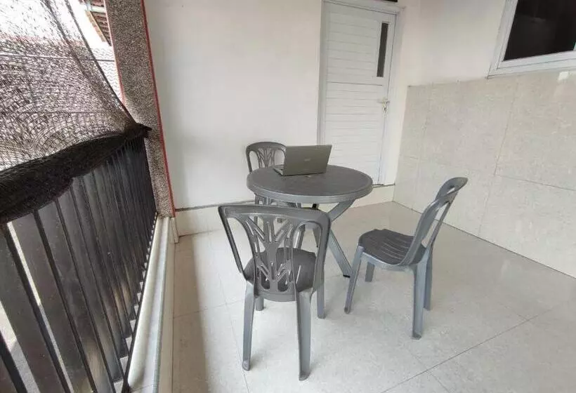 Hotelli Spot On 93367 Wisma Sidosari Syariah