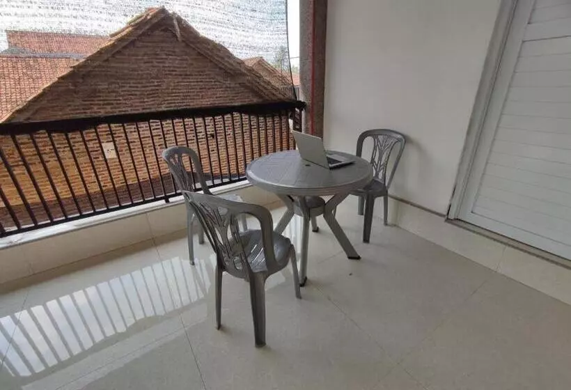 Hotelli Spot On 93367 Wisma Sidosari Syariah