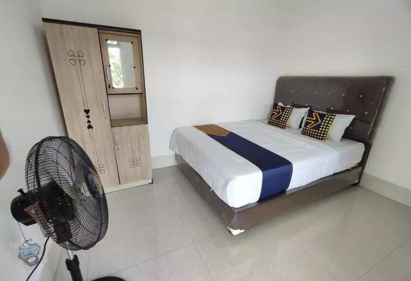 Hotelli Spot On 93367 Wisma Sidosari Syariah