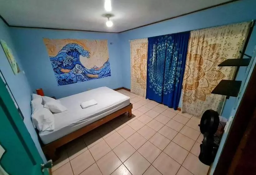 ペンション Slow Monkey Hostel
