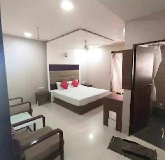 استراحتگاه Bluerock Hotel & Banquet Hall Gandhinagar