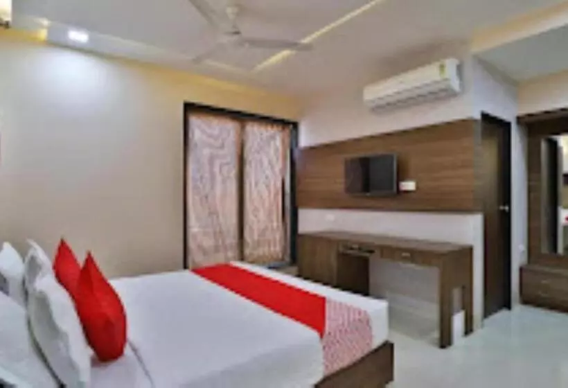استراحتگاه Bluerock Hotel & Banquet Hall Gandhinagar