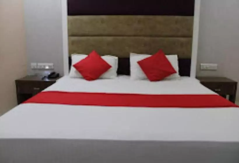 استراحتگاه Bluerock Hotel & Banquet Hall Gandhinagar