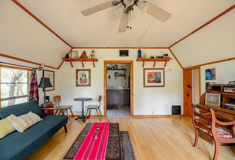 민박 Mosaic On The Hill