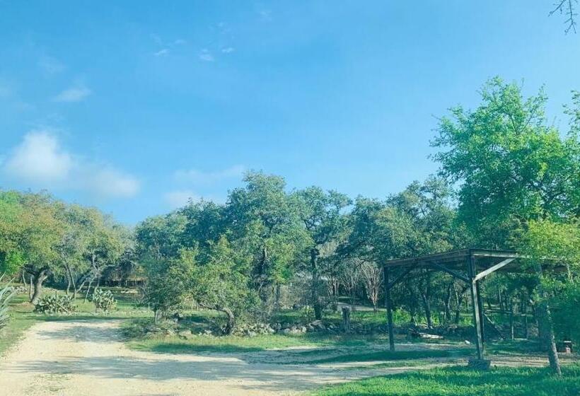 민박 Mosaic On The Hill