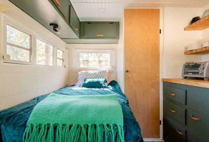 민박 Mosaic On The Hill