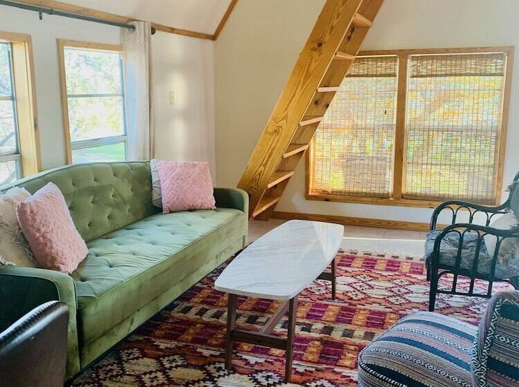 민박 Mosaic On The Hill