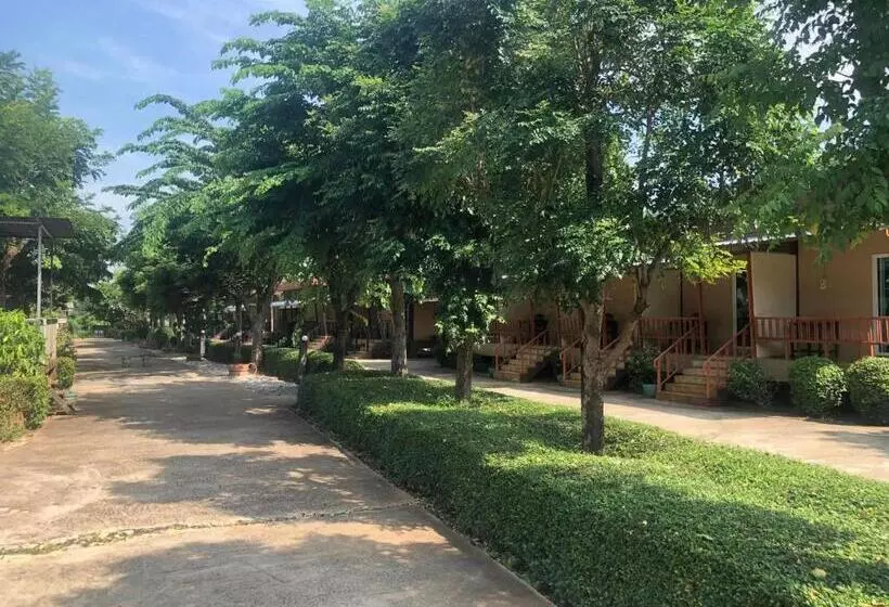 Hotelli วังอินธารา รีสอร์ท