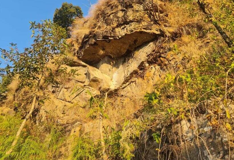 هتل Famous Resort