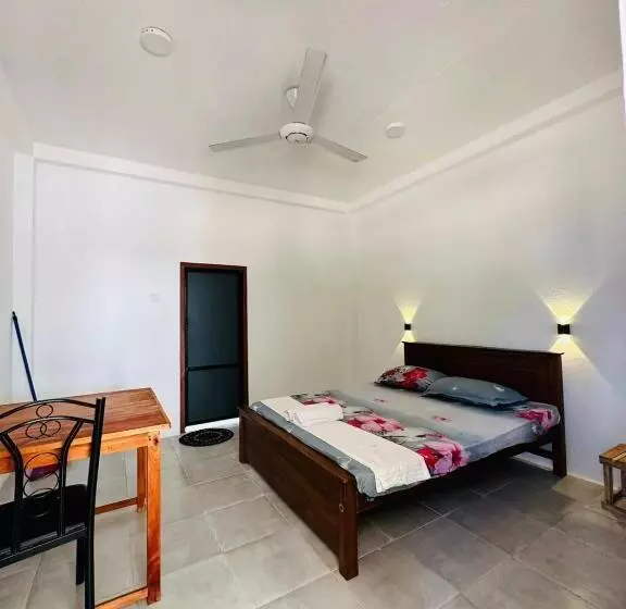 هتل Meryl Fernando Bungalow