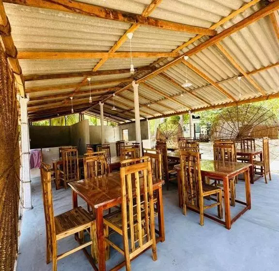 هتل Meryl Fernando Bungalow