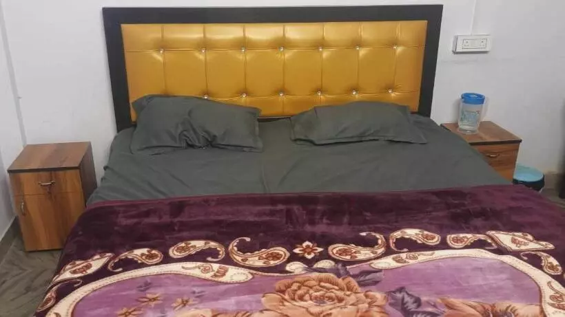 هتل Oyo Flagship Darbar Guest House