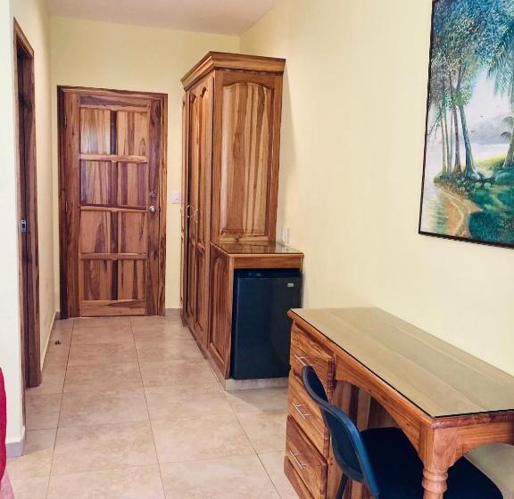 هتل Honduras Shores Plantations