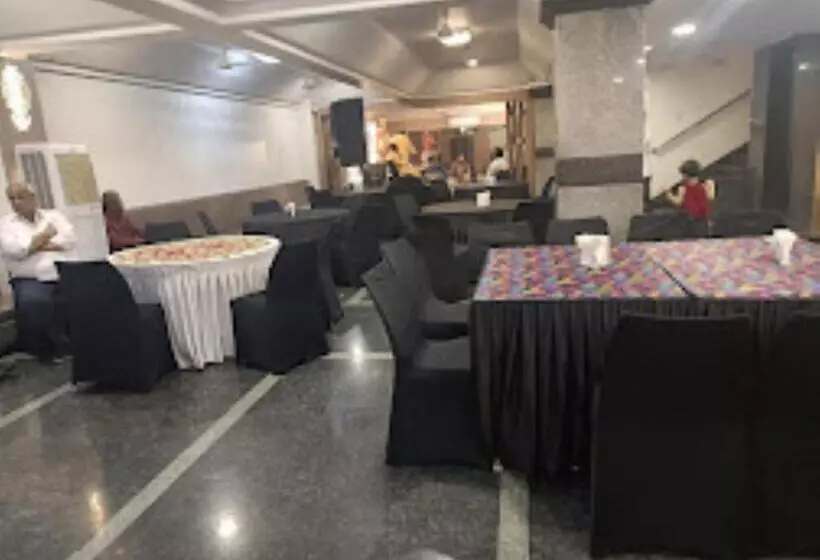 ホテル Vstar, Ahmednagar