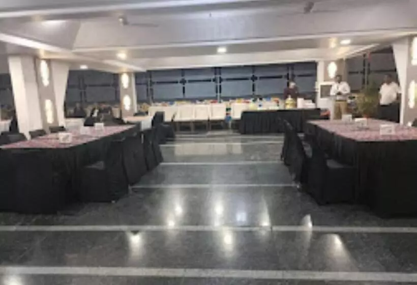 ホテル Vstar, Ahmednagar
