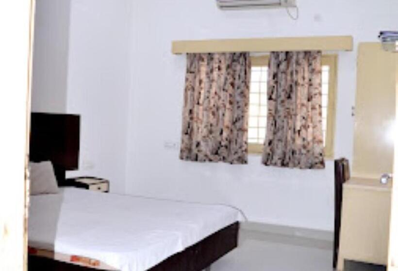 Kadambari Hotel And Restaurant Patehra