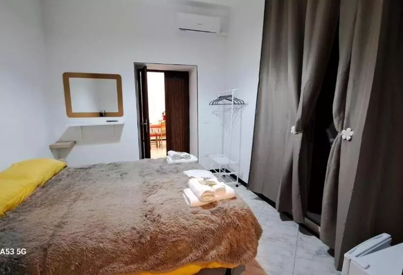 پانسیون Aurora E Dad Naples Center B&b