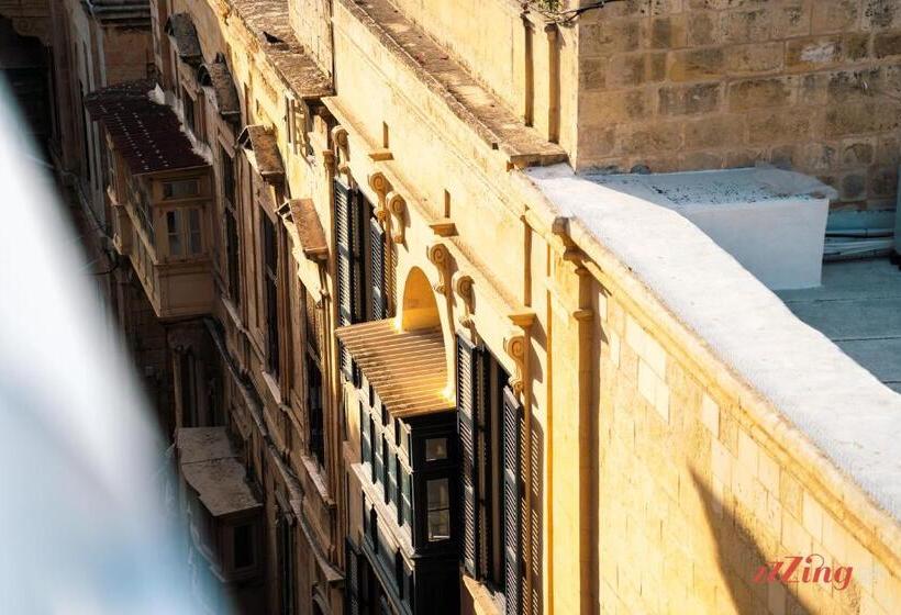 پانسیون Avalon Boutique