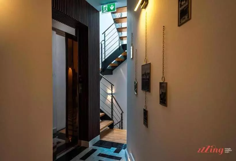 پانسیون Avalon Boutique