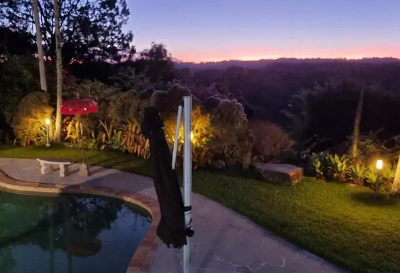 Majatalo Healing Garden Bed & Breakfast   Uluwatu