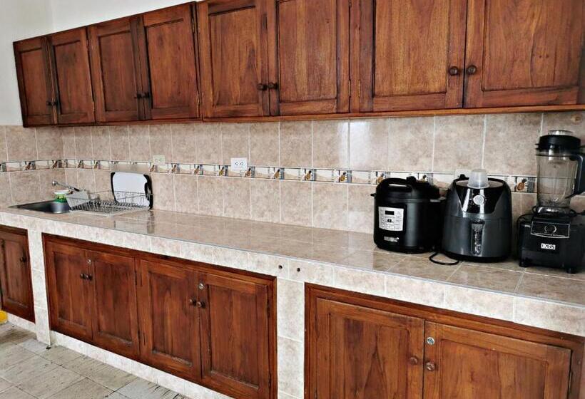 پانسیون Hostal Casa Celeste