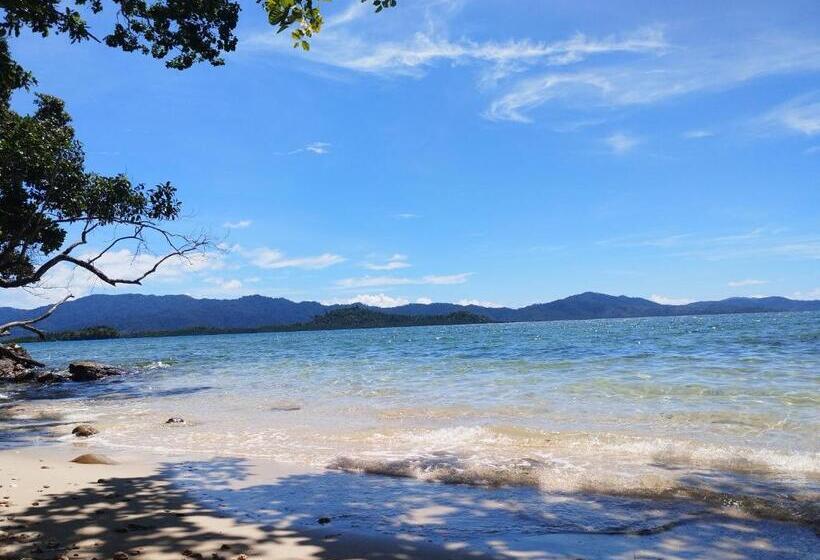 Vandrarhem Castaway Native Huts