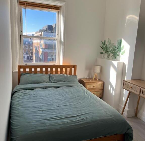 تختخواب و صبحانه Camden Bnb