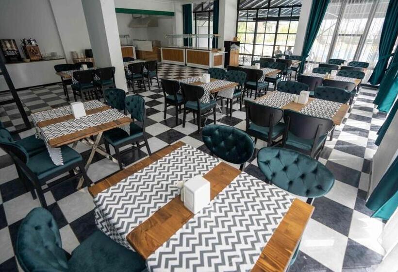 Hotel De Marede Family