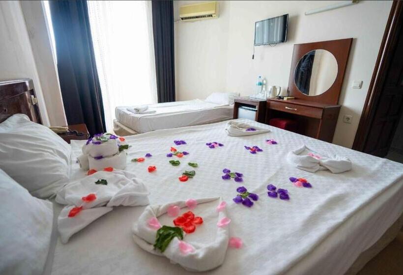 Hotel De Marede Family