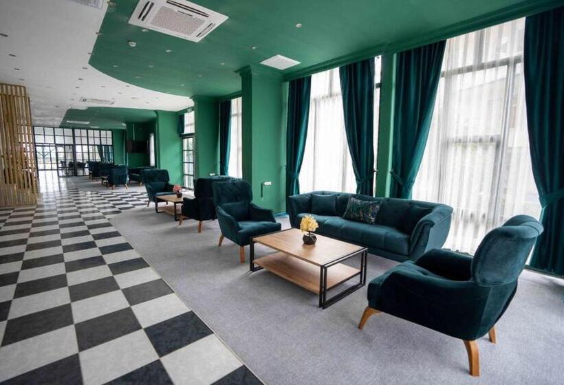 Hotel De Marede Family