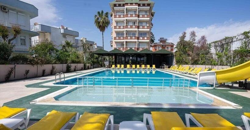 Hotel De Marede Family