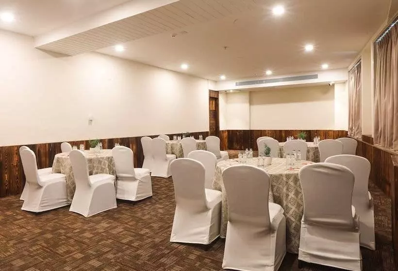 ホテル Ira By Orchid Sambhajinagar   Aurangabad
