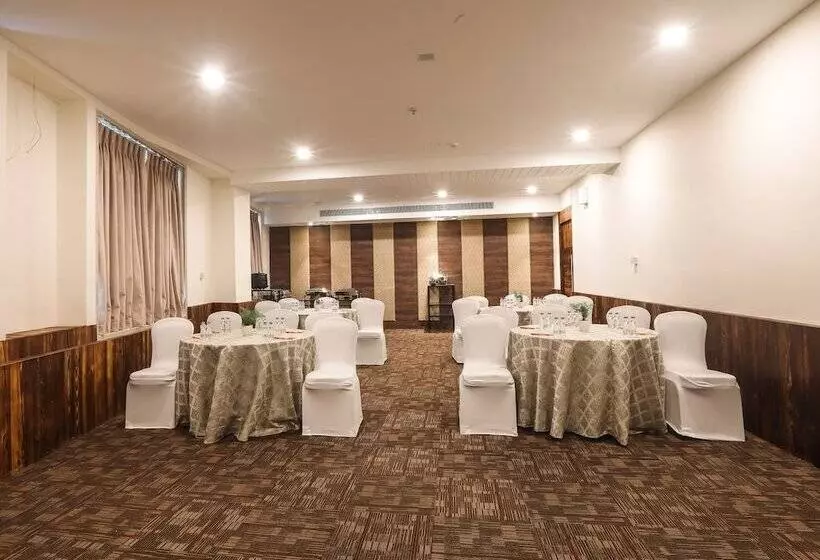 ホテル Ira By Orchid Sambhajinagar   Aurangabad