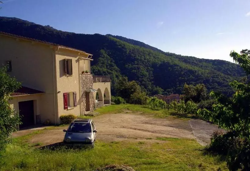 ペンション A 2 Minutes Rivière 25 Minutes Ajaccio Plages Linge Et Parking Inclus