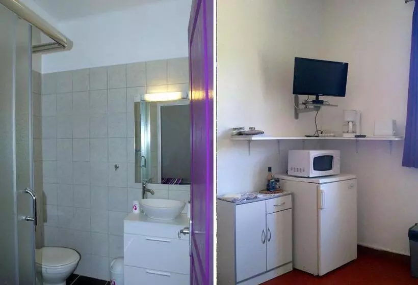 ペンション A 2 Minutes Rivière 25 Minutes Ajaccio Plages Linge Et Parking Inclus