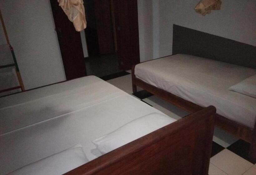 ペンション La Guest Rohana